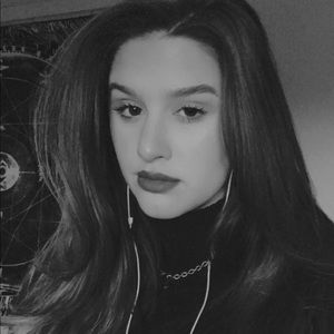 Meet your Posher, Olivia